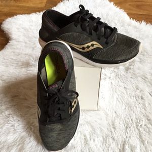 Women’s Saucony Kineta Relay Athletic Shoes Form2u Fit Grey Gray Gold Sz 9